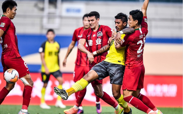 尼斯训练开放日;赛后防线松动引欢呼;中超在即;赛季目标并未改变的简单介绍 尼斯训练开放日;赛后防线松动引欢呼;中超在即;赛季目标并未改变的简单介绍