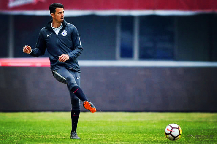 尼斯训练开放日;赛后防线松动引欢呼;中超在即;赛季目标并未改变的简单介绍 尼斯训练开放日;赛后防线松动引欢呼;中超在即;赛季目标并未改变的简单介绍