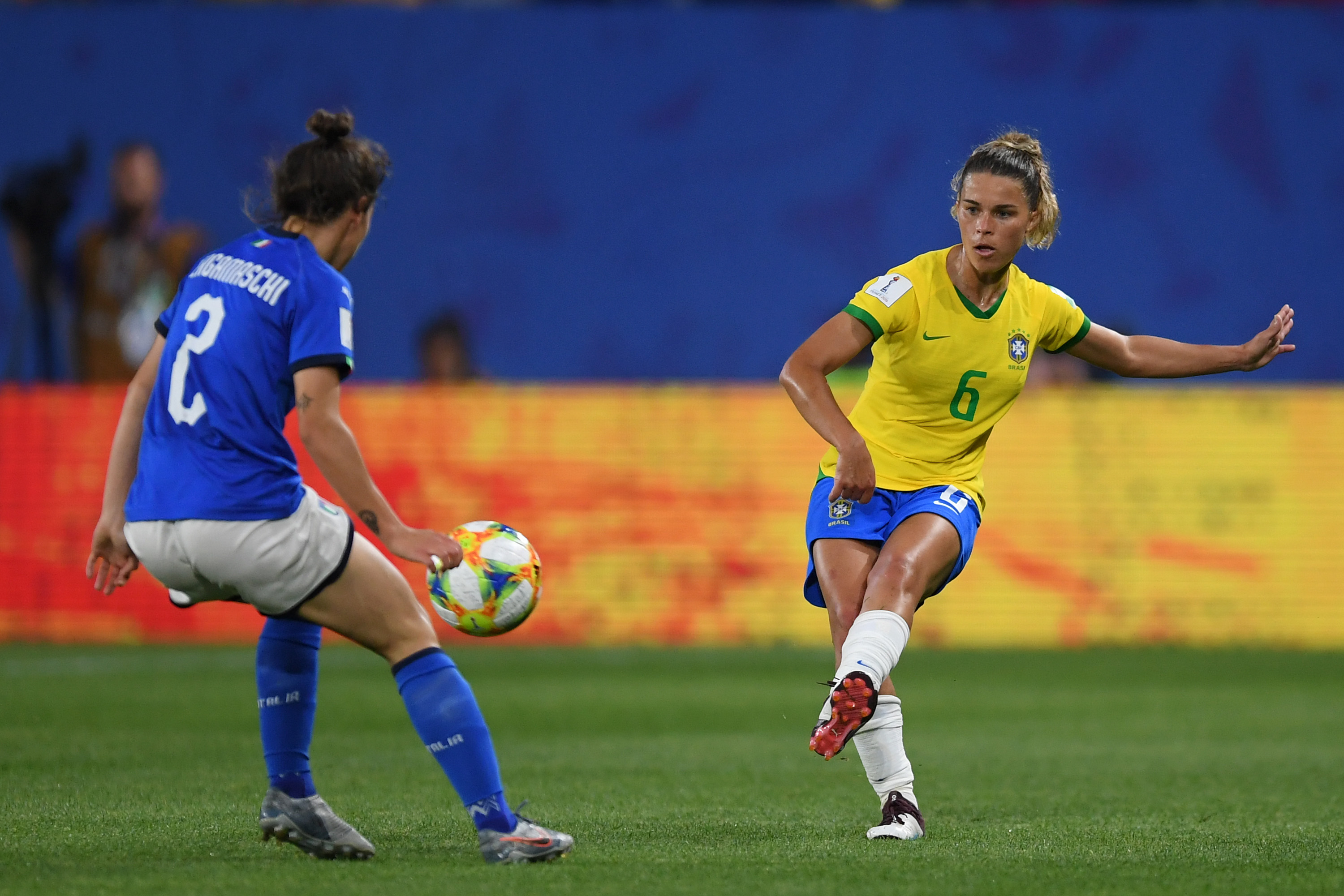 清晨体能课后，尼斯临场应变备战德国杯，更衣室稳定，年轻球员得到机会的简单介绍